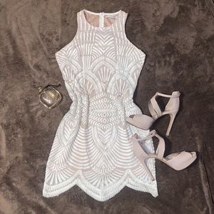 Tan and White Lace Dress 🦙